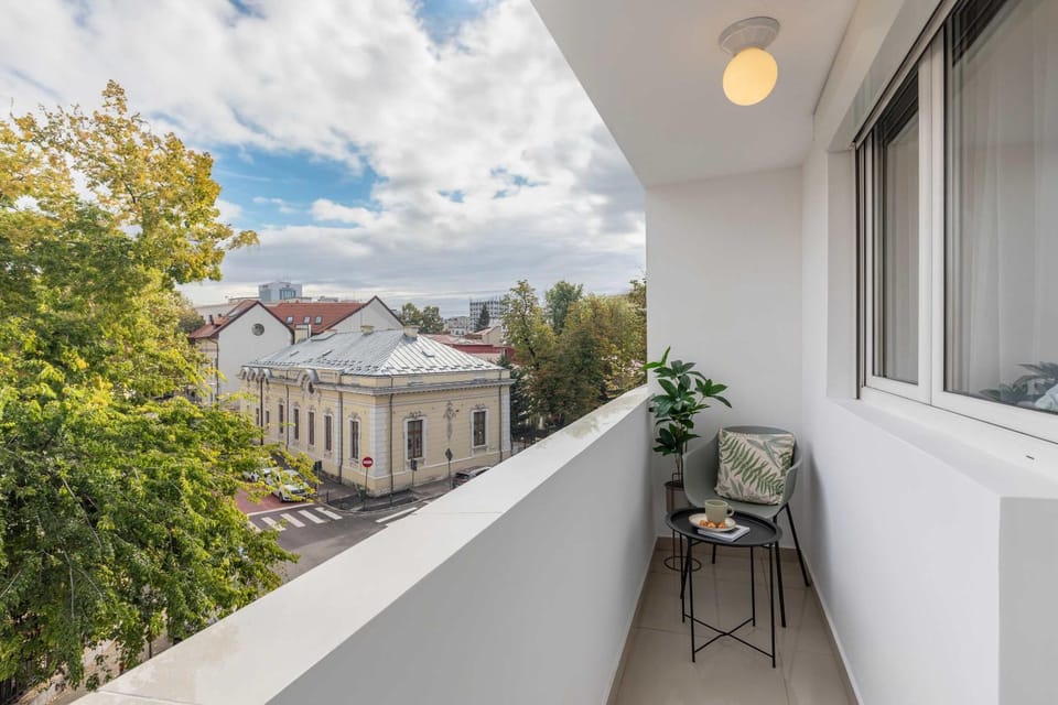 Property building, View (from property/room), Balcony/Terrace