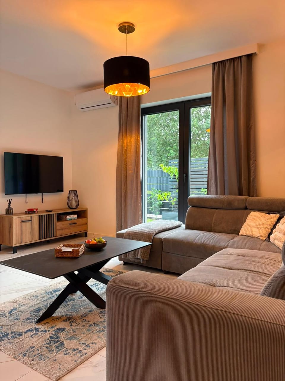 Communal lounge/ TV room, Kitchen or kitchenette, Seating area