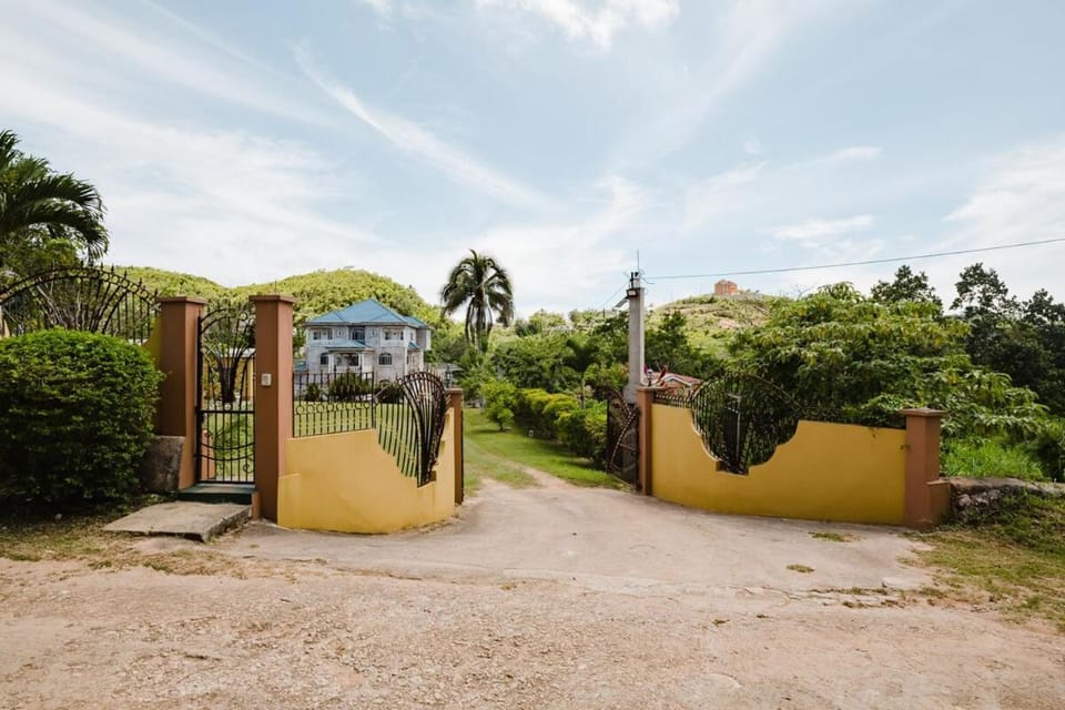 Mckays Private get away Apartment in Manchester Parish
