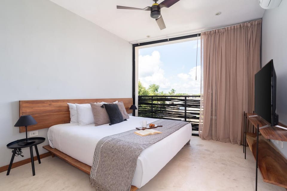 Bed, TV and multimedia, Photo of the whole room, Bedroom