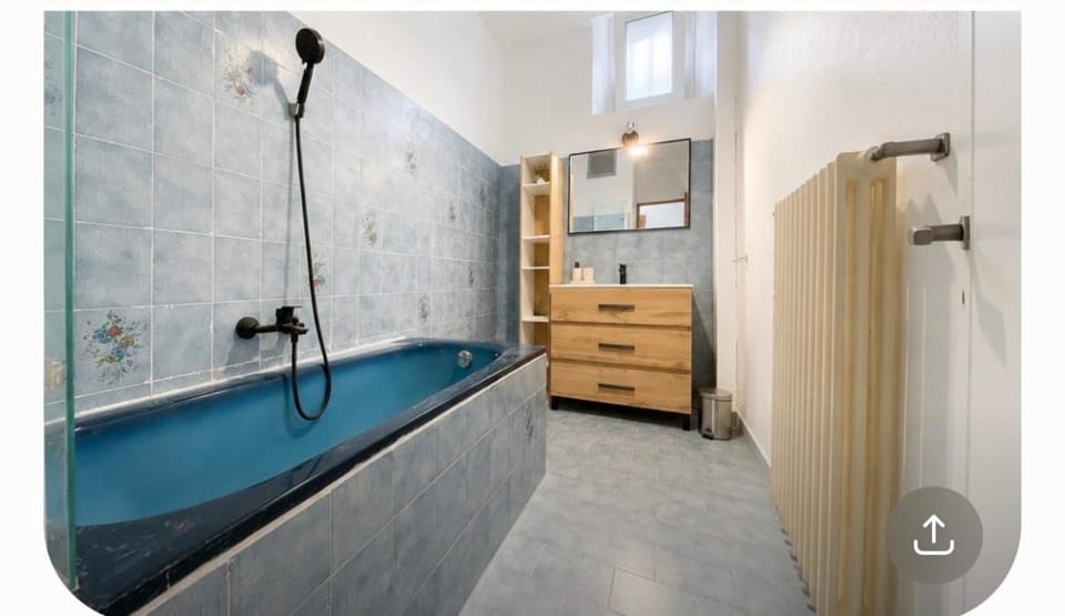 Appartement 2 chambres avec une grande terrasse dans un endroit calme et familial Apartment in Marseille