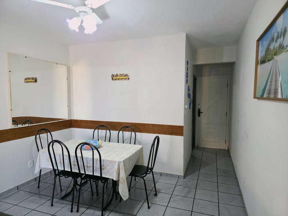 Apartamento com 2 Quartos e Ar Condicionado a 400 m da Praia do Forte Apartment in Cabo Frio