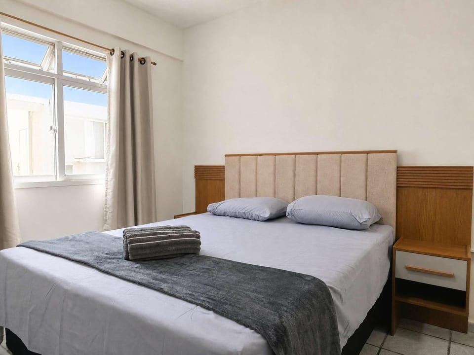 Apartamento com 2 Quartos e Ar Condicionado a 400 m da Praia do Forte Apartment in Cabo Frio