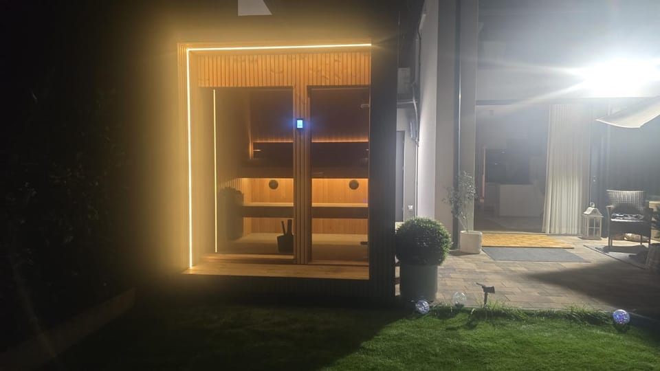Night, Sauna