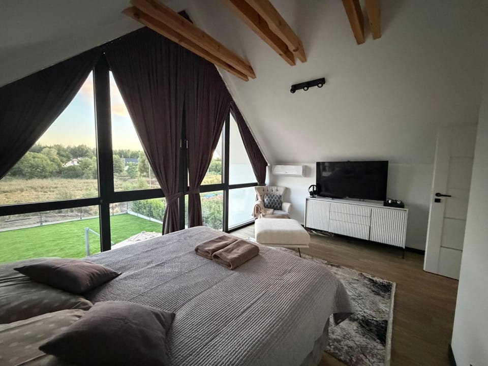 Natural landscape, TV and multimedia, Evening entertainment, Bedroom
