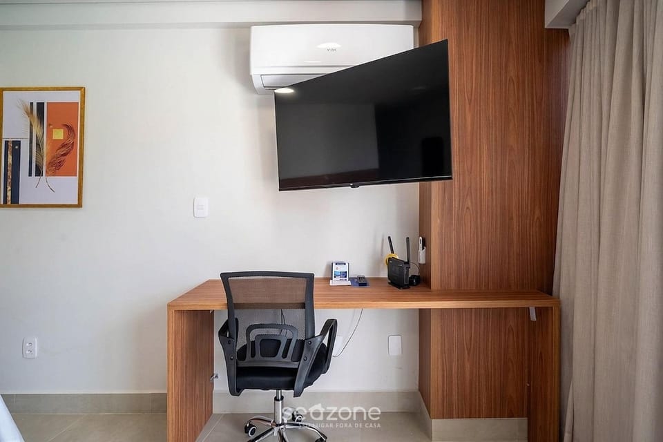 TV and multimedia, Seating area, Bedroom