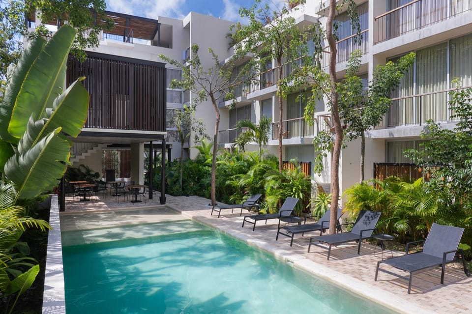 Property building, Patio, Spring, Day, Garden, View (from property/room), Balcony/Terrace, Garden view, Pool view, Swimming pool, sunbed