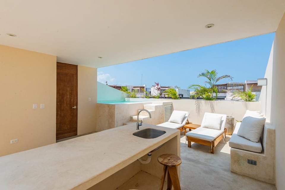 Patio, Day, View (from property/room), Balcony/Terrace, Living room, Seating area, Dining area, sunbed