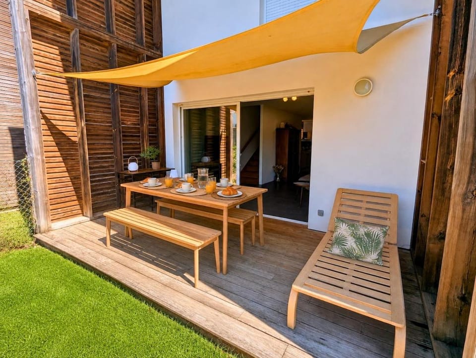 Patio, Garden, View (from property/room), Balcony/Terrace, Living room, Dining area, Garden view, sunbed