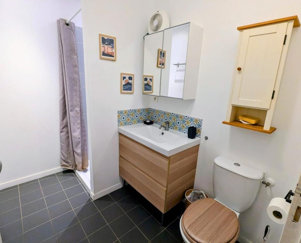Shower, Bathroom, towels