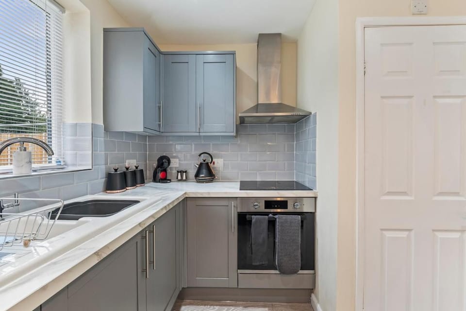 Contractor Base, 3BR, Free Parking, Fast Wi-Fi Apartment in Stroud District