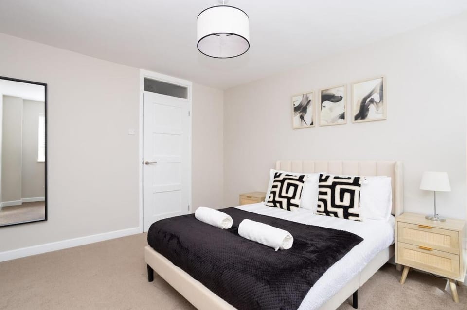 Modern Maisonette - sleeps 4- Knebworth Apartment in East Hertfordshire District