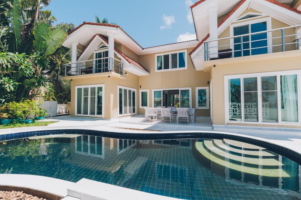 Property building, Day, Swimming pool, Swimming pool