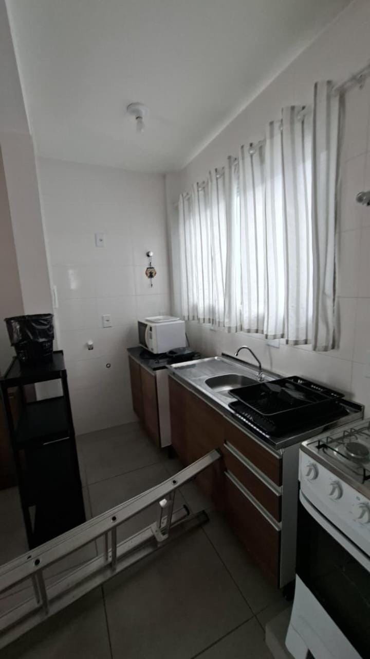 Kitchen or kitchenette, minibar, stove
