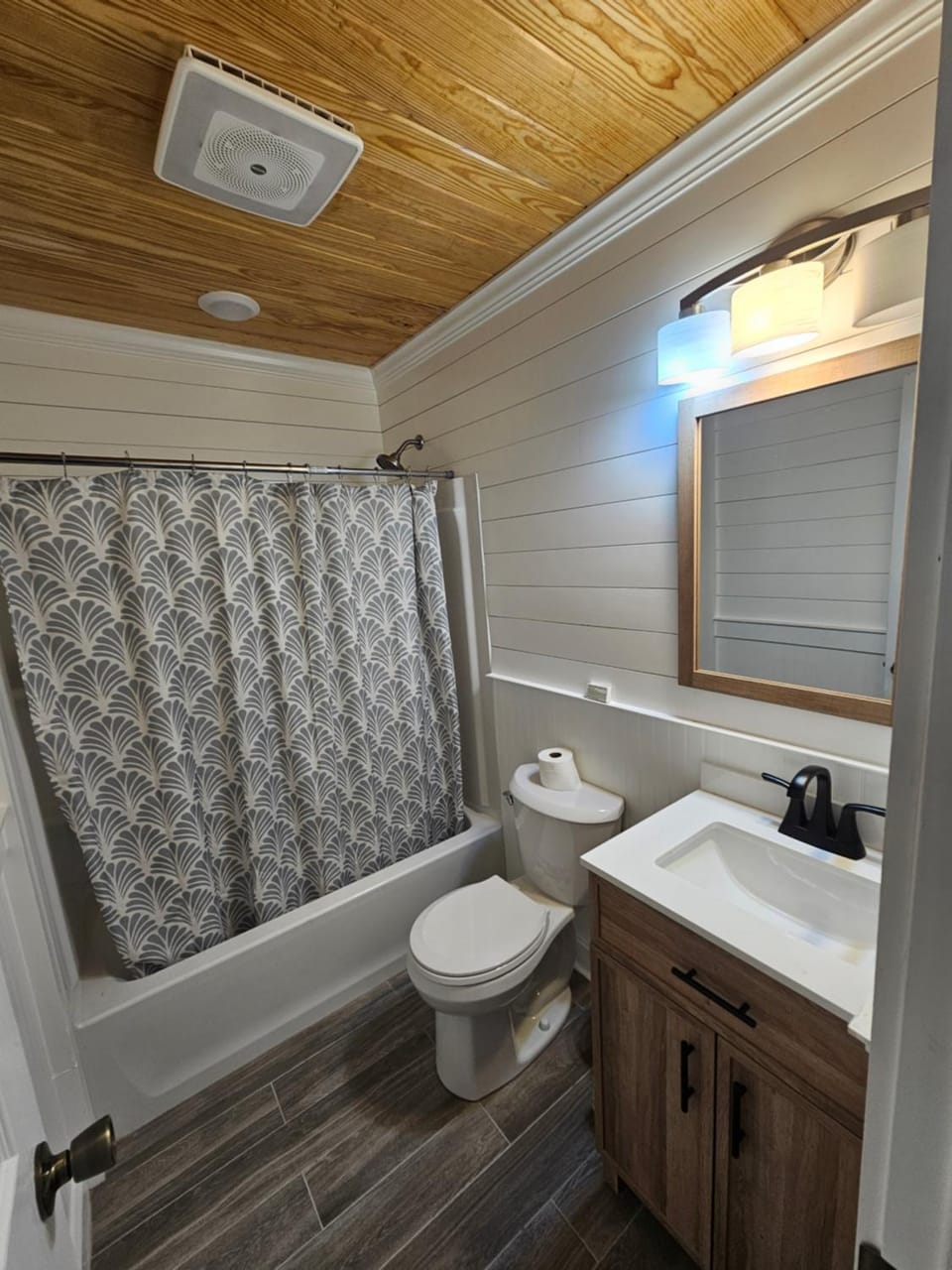Beautiful and modern house to relax and enjoy charleston sc House in Goose Creek