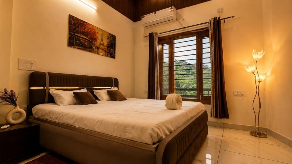 Photo of the whole room, Bedroom