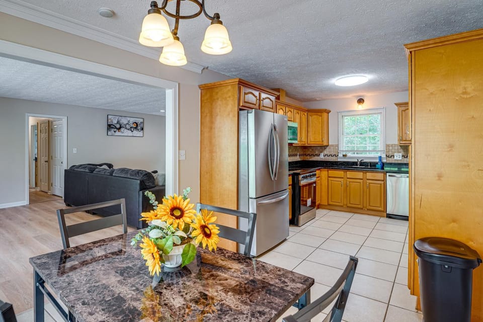 Kennesaw Home Near KSU & Lake Acworth House in Allatoona Lake