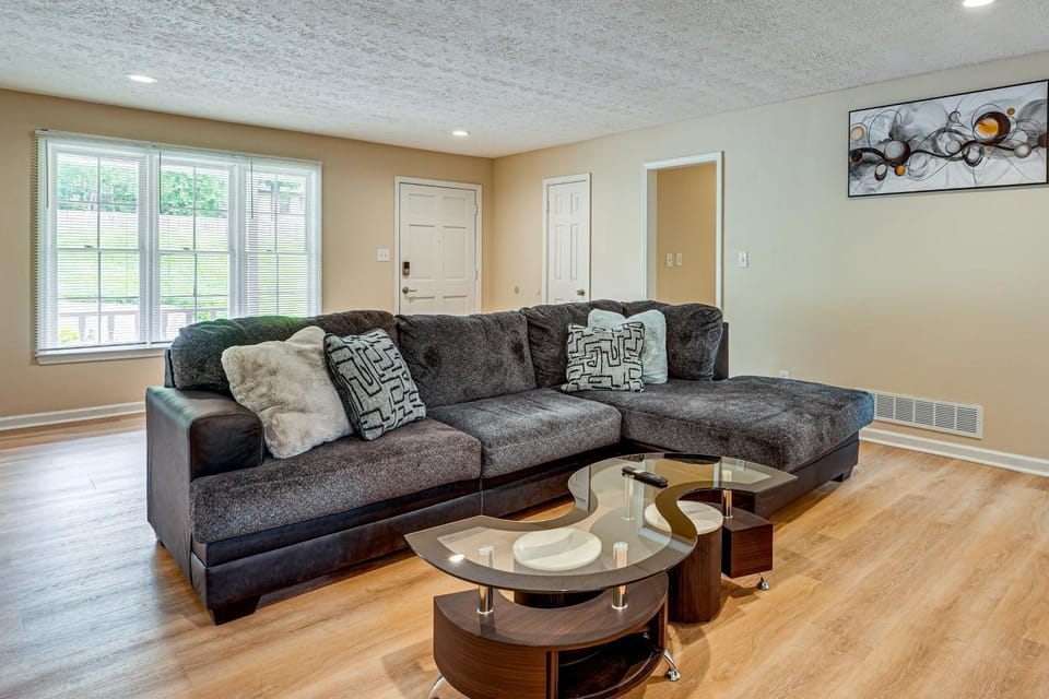 Kennesaw Home Near KSU & Lake Acworth House in Allatoona Lake