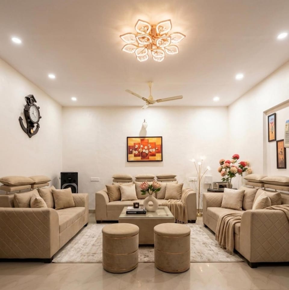 JJ Resiidency Bed and Breakfast in Noida