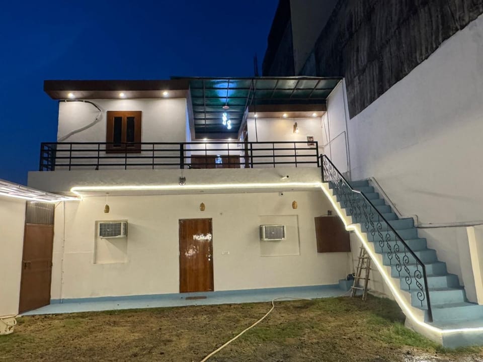 JJ Resiidency Bed and Breakfast in Noida