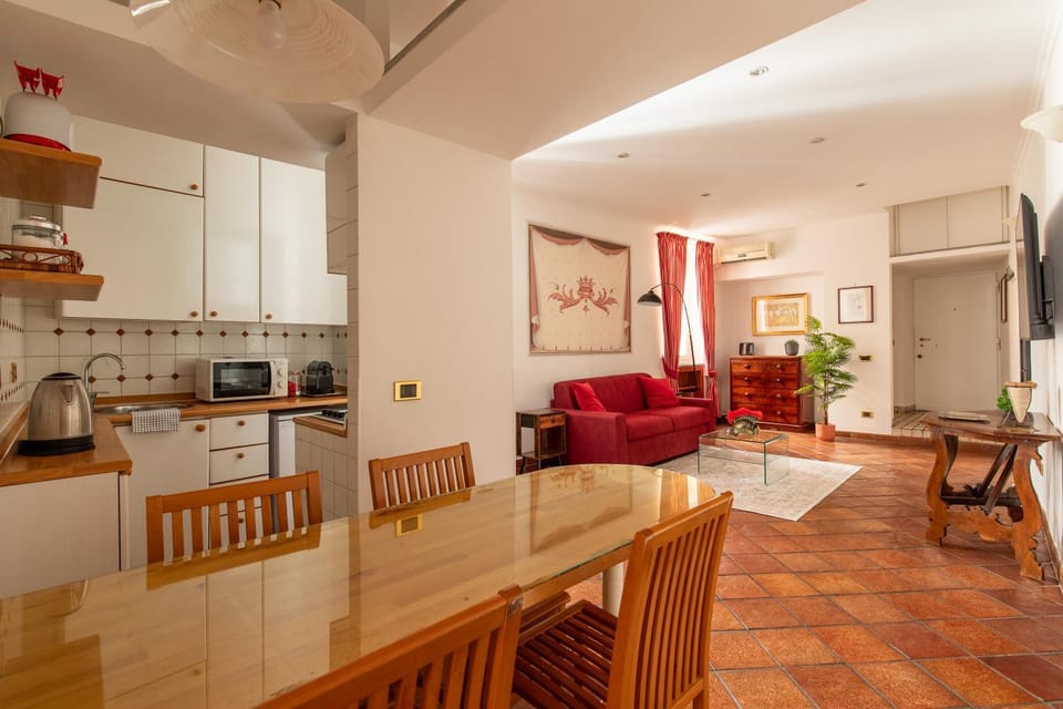 TV and multimedia, Kitchen or kitchenette, Living room, Seating area, Dining area, stove, toaster