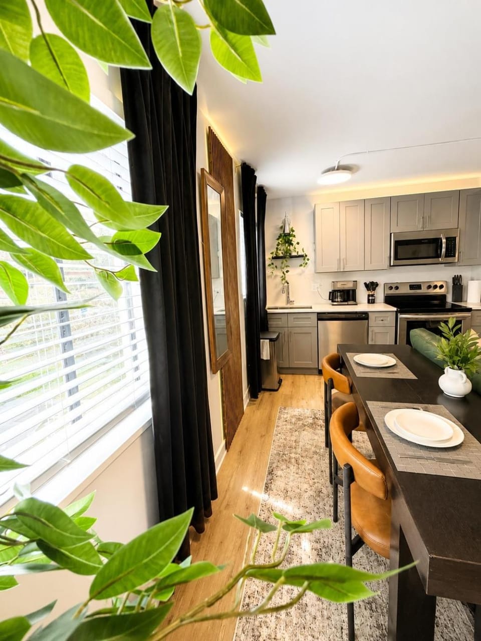Smoke Free One Bedroom Apartment near MARTA & Piedmont Hospital with Free Parking & Walkable Apartment in Buckhead