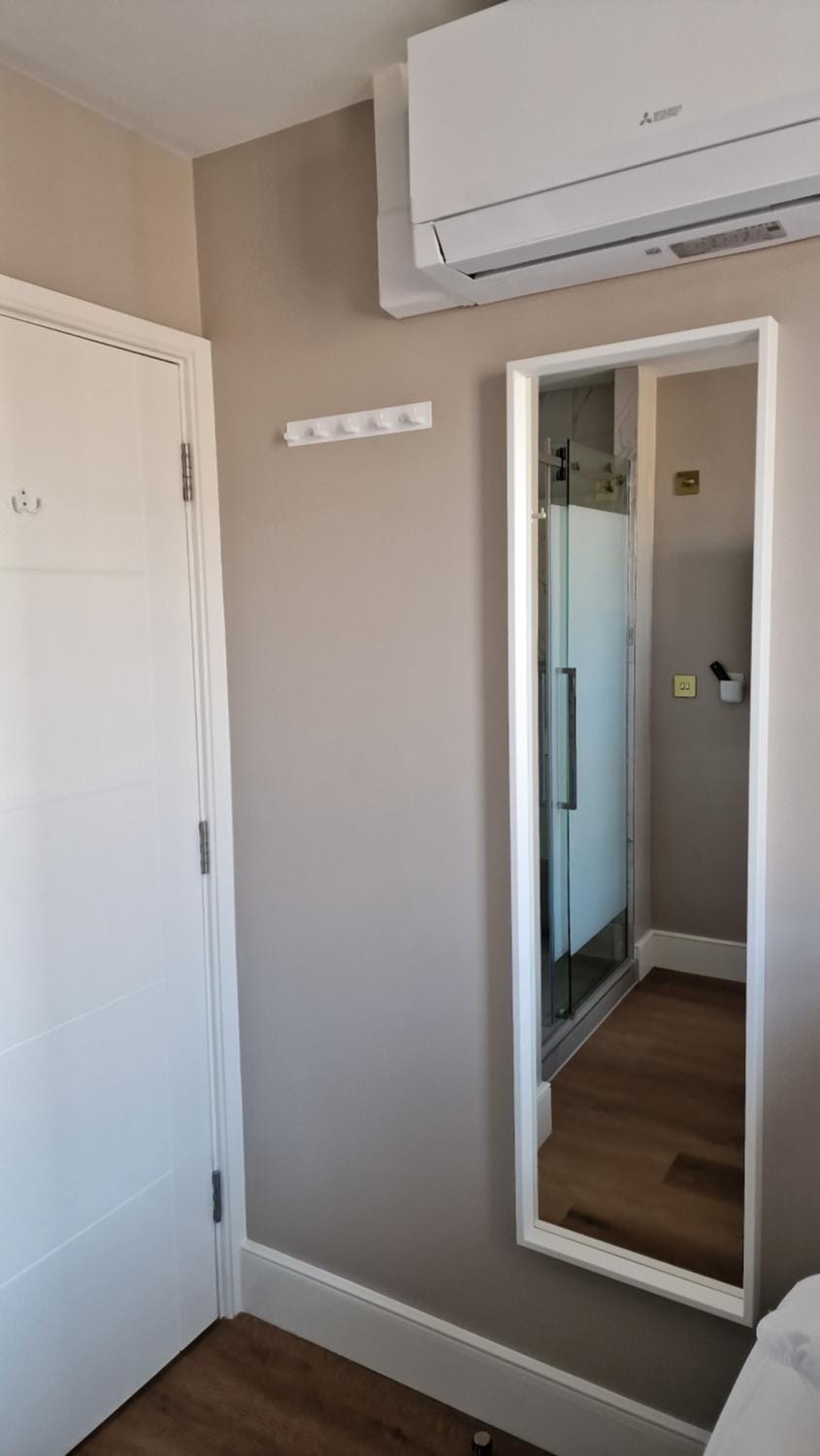 Room 27 - Front 3rd Floor - WC1 Rooms Apartment in London Borough of Islington