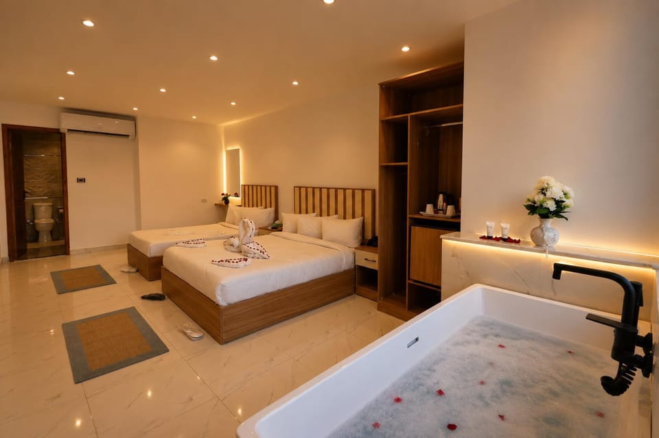Bed, Photo of the whole room, Bedroom