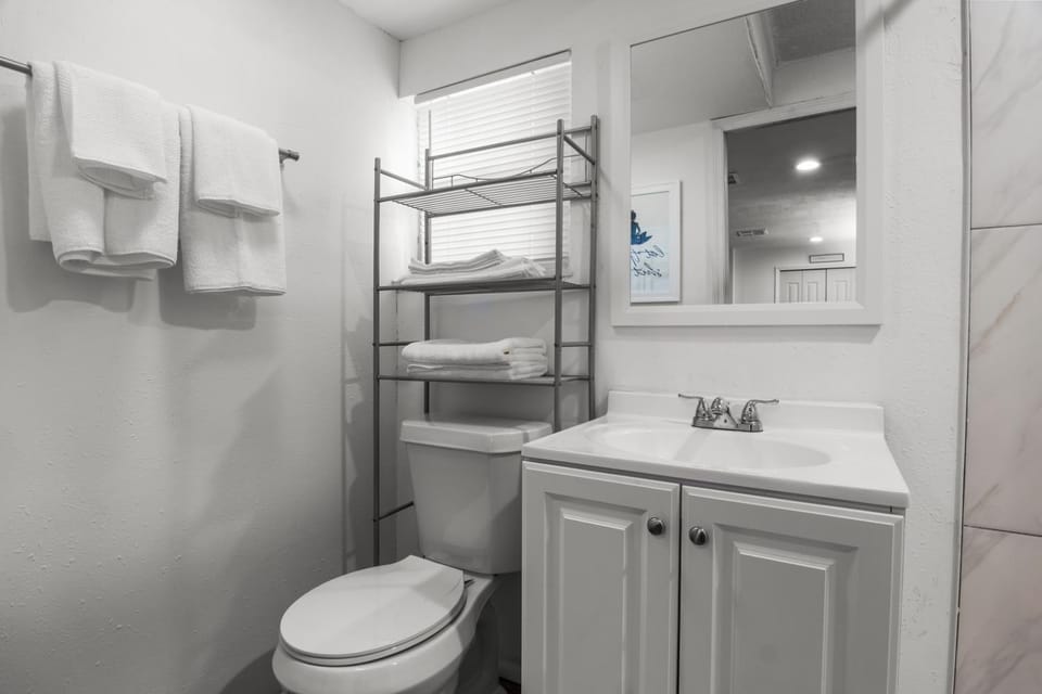 Quiet Lakeland Studio Private Drive & Entry Apartment in Lakeland