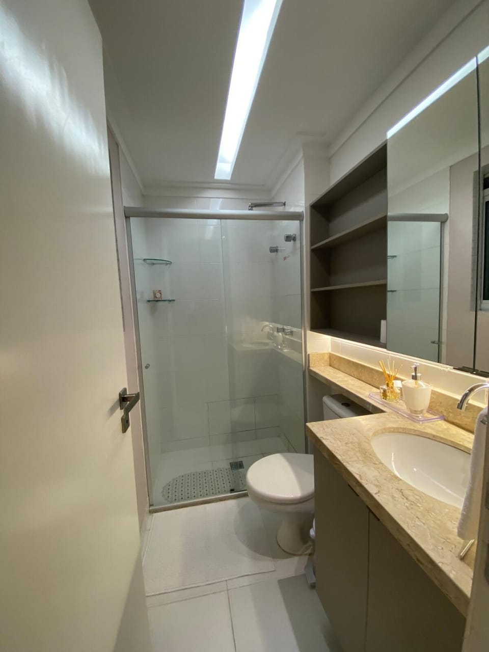 Apartamento alto padrão com varanda para o Rio Apartment in Belém