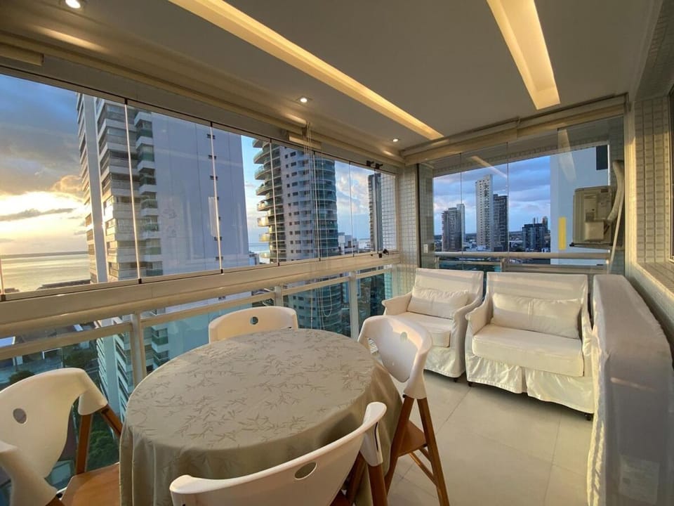 Apartamento alto padrão com varanda para o Rio Apartment in Belém