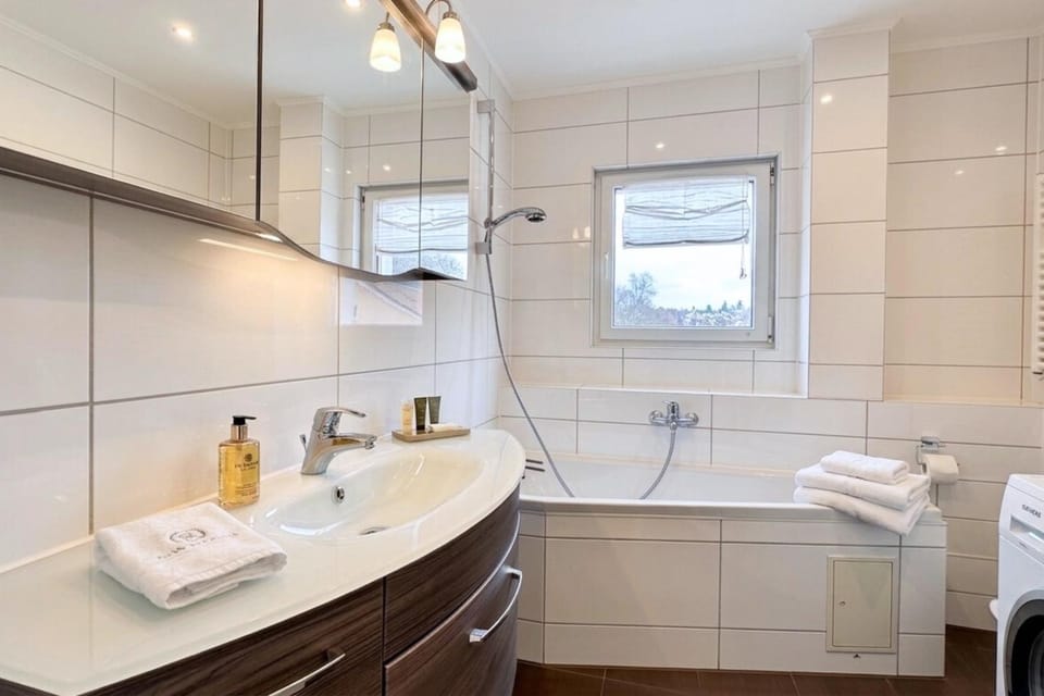 Shower, Bathroom, Bath, towels