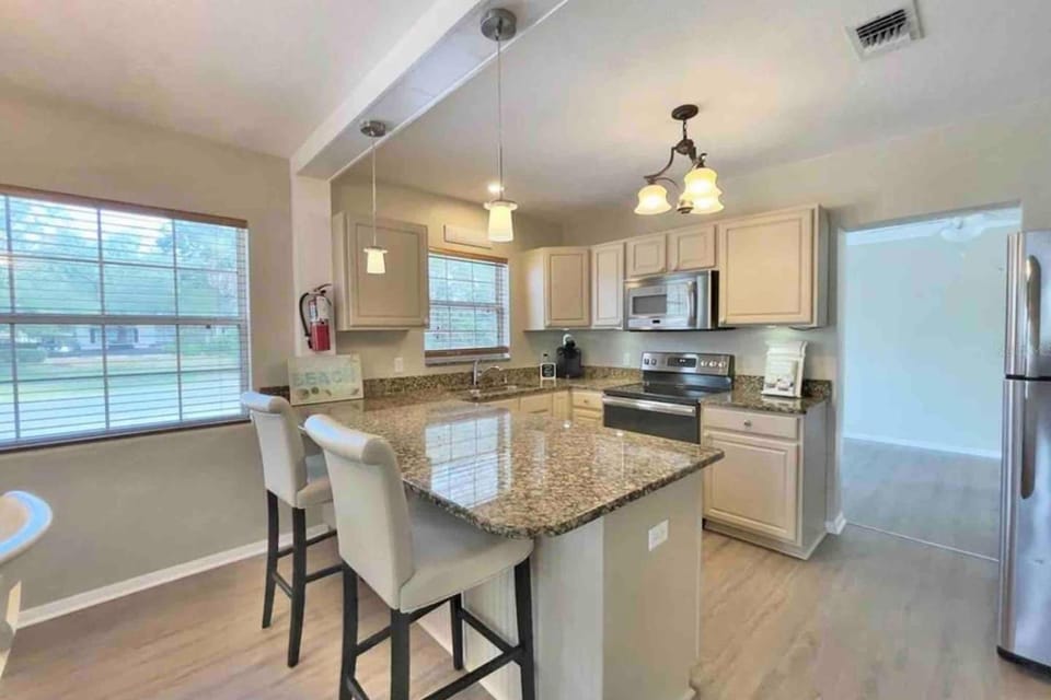 Prime Location, 2 Bath/2 Bed Perfect Getaway House in Dunedin