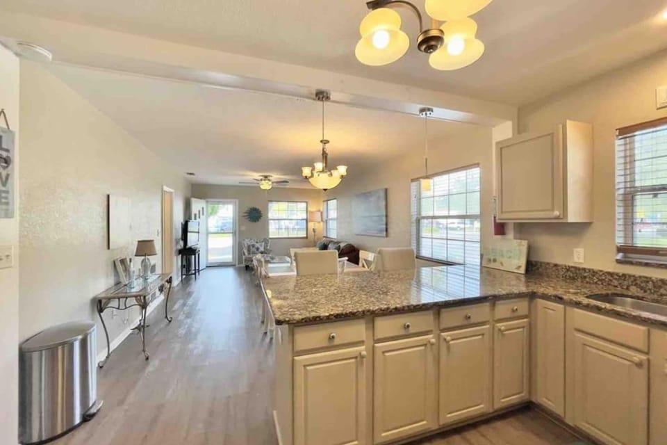 Prime Location, 2 Bath/2 Bed Perfect Getaway House in Dunedin