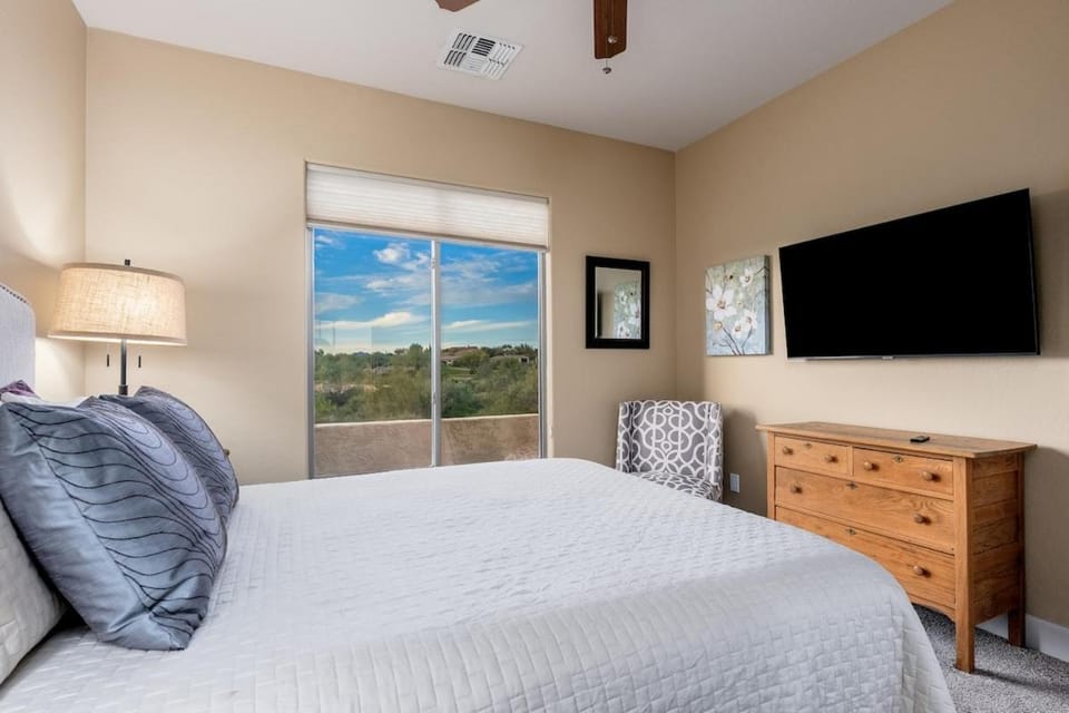 Mountain ViewsGame RoomTheaterHeatedPoolSpa Villa in Gold Canyon