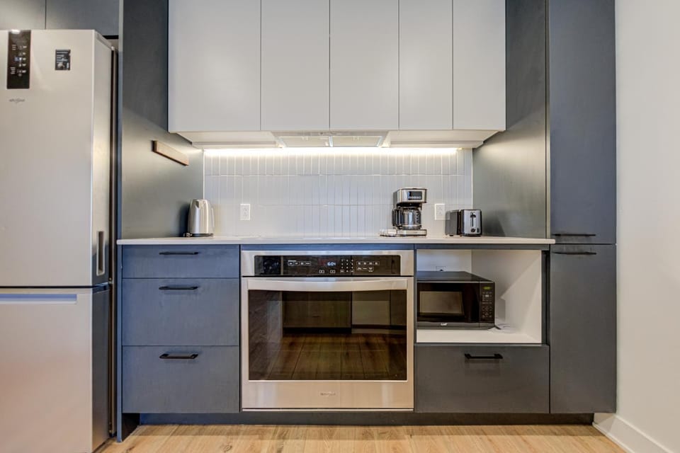 Élégant condo au cœur de lBright 2BR Downtown Montréal Condo Apartment in Montreal