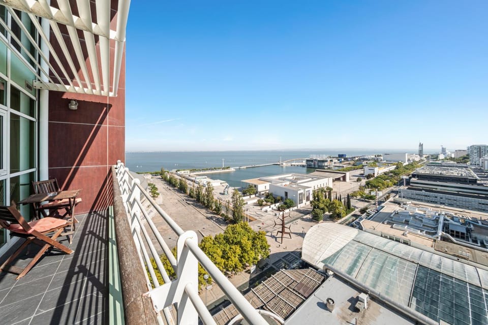 Apartamento de Alto Padrão na Expo Vista Rio Tejo Apartment in Lisbon
