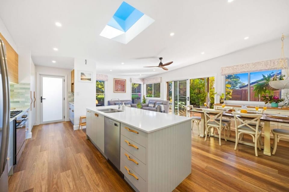 Green Oasis, family home with pool, ducted air-con House in Port Macquarie