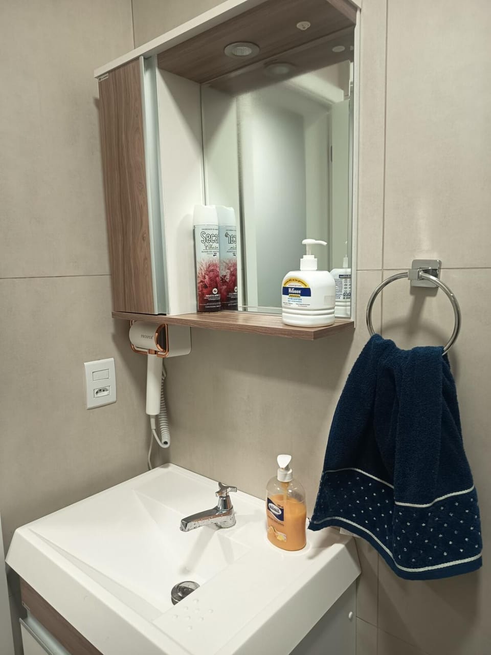 Bathroom, towels