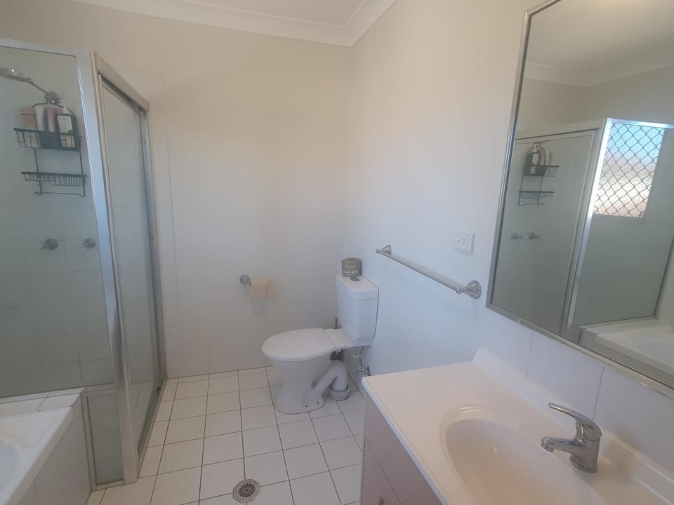 Shower, Toilet, Bathroom, Bath