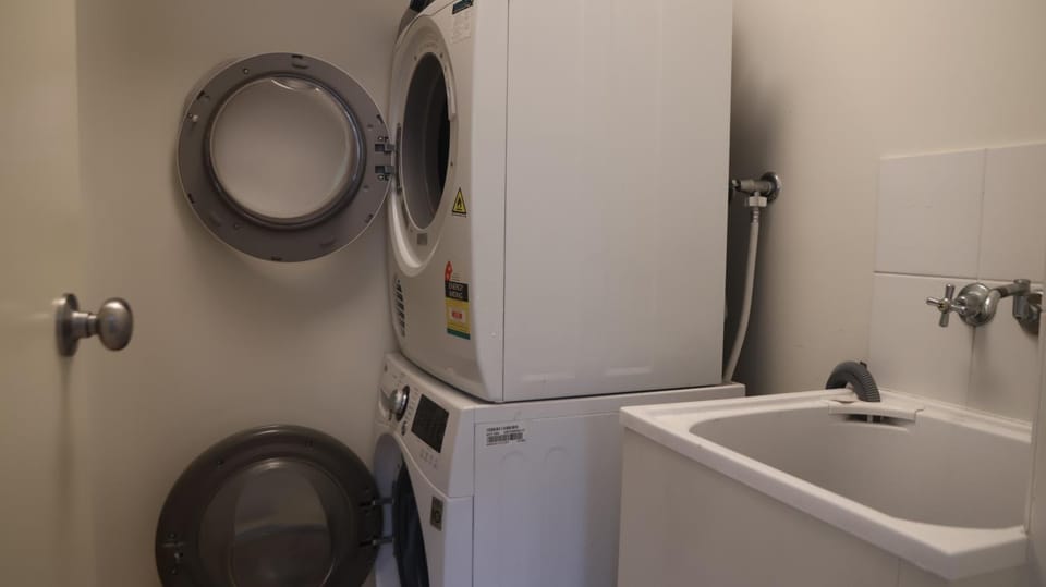 flat iron, laundry, washing machine, dryer