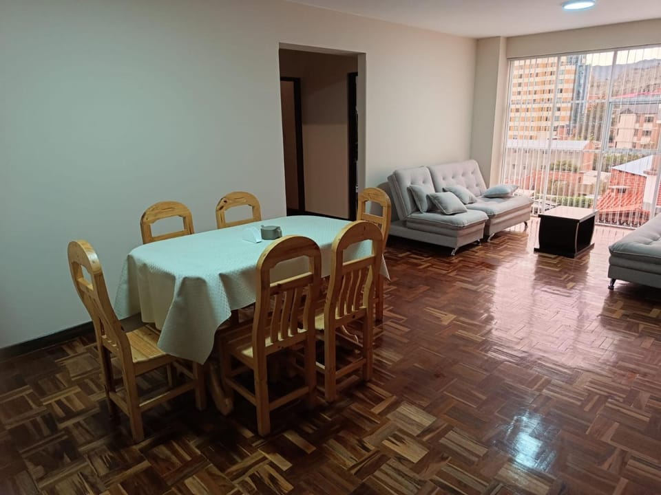 Hermoso Departamento Cota cota Calle 31 a 5 minutos de San Miguel Apartment in La Paz