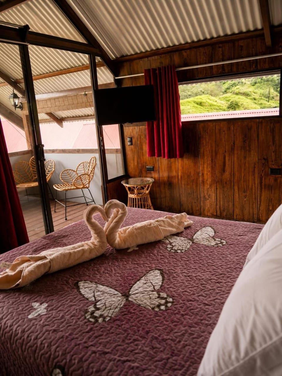 Bed, Bedroom, towels