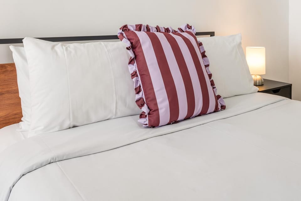 Prime Location River Glimpse 2BR Walk to CBD with Parking Apartment in Brisbane City