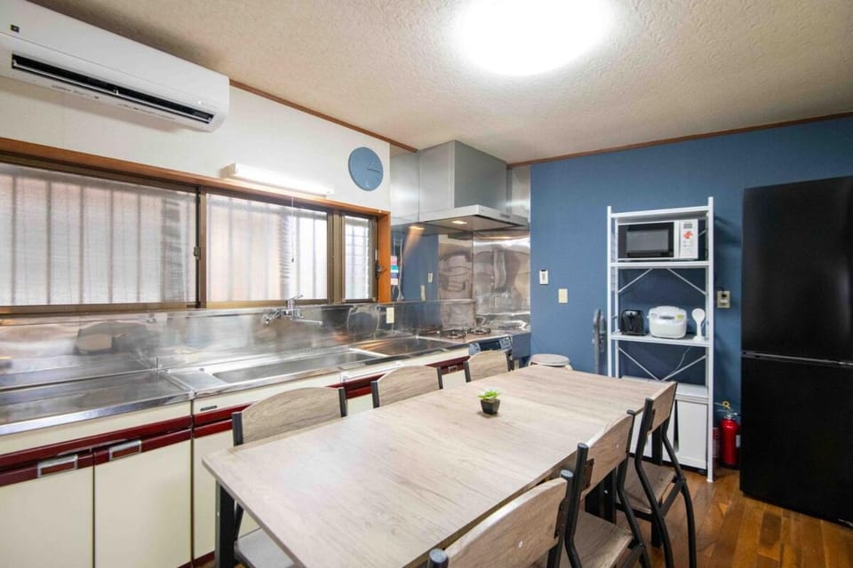 Yokosuka Chuo Station 6mins 100 years old fully equipped with furniture Apartment in Yokosuka