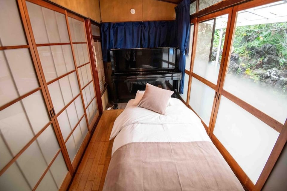 Yokosuka Chuo Station 6mins 100 years old fully equipped with furniture Apartment in Yokosuka
