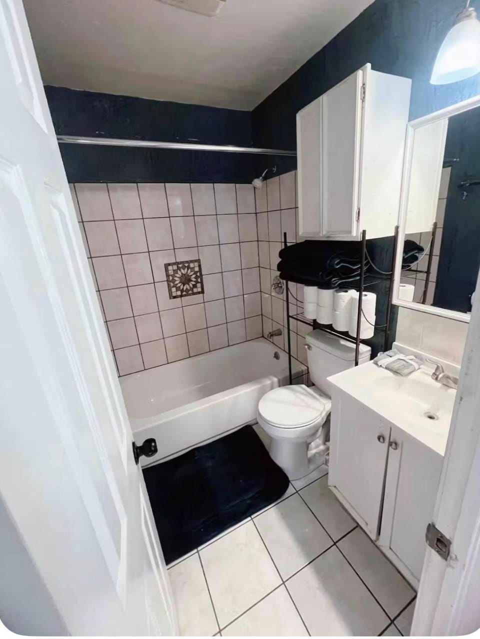 Pet friendly 2 bedroom house located in Central Okc Villa in Oklahoma City