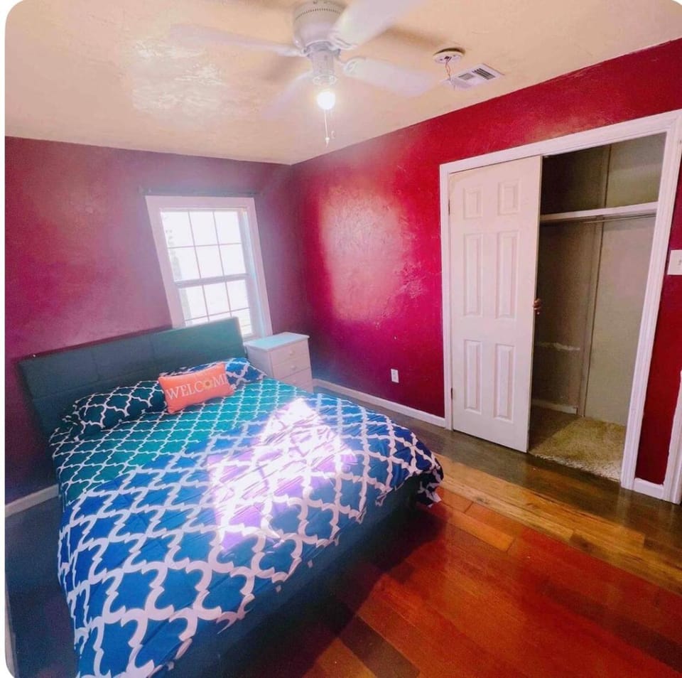 Pet friendly 2 bedroom house located in Central Okc Villa in Oklahoma City