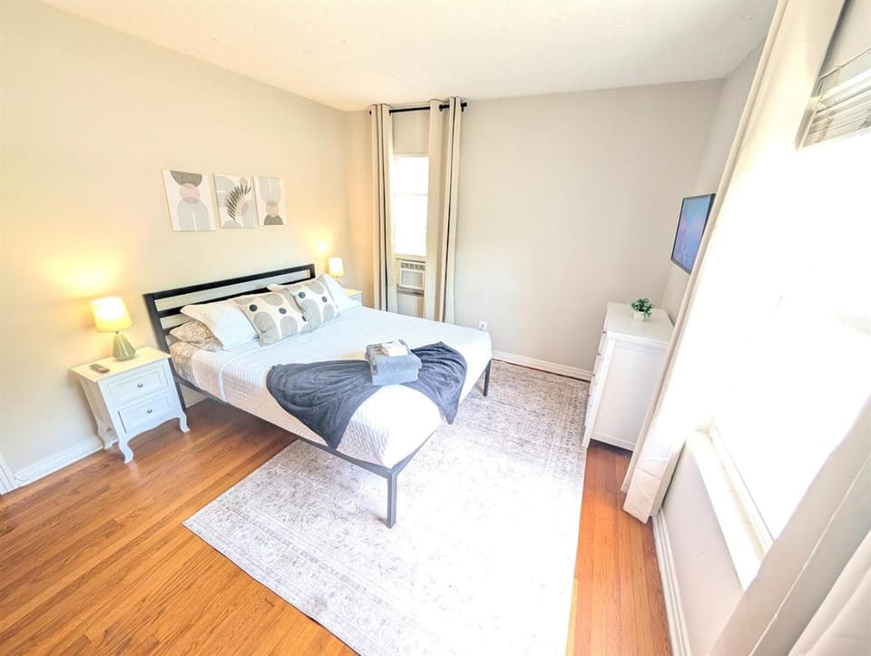 Riverside Stay Projector 2BR Apartment in Jacksonville