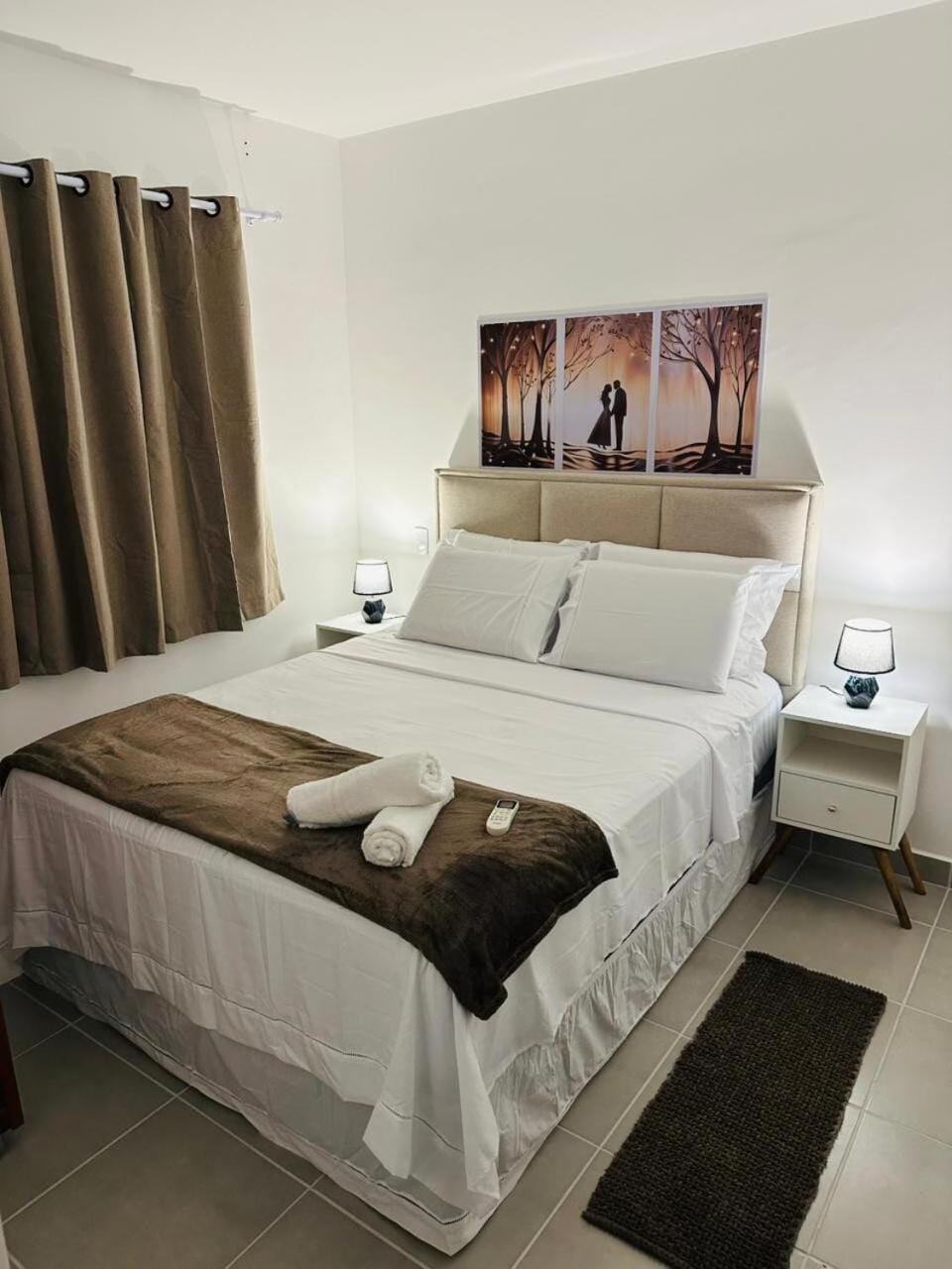 Bed, Photo of the whole room, Bedroom, towels